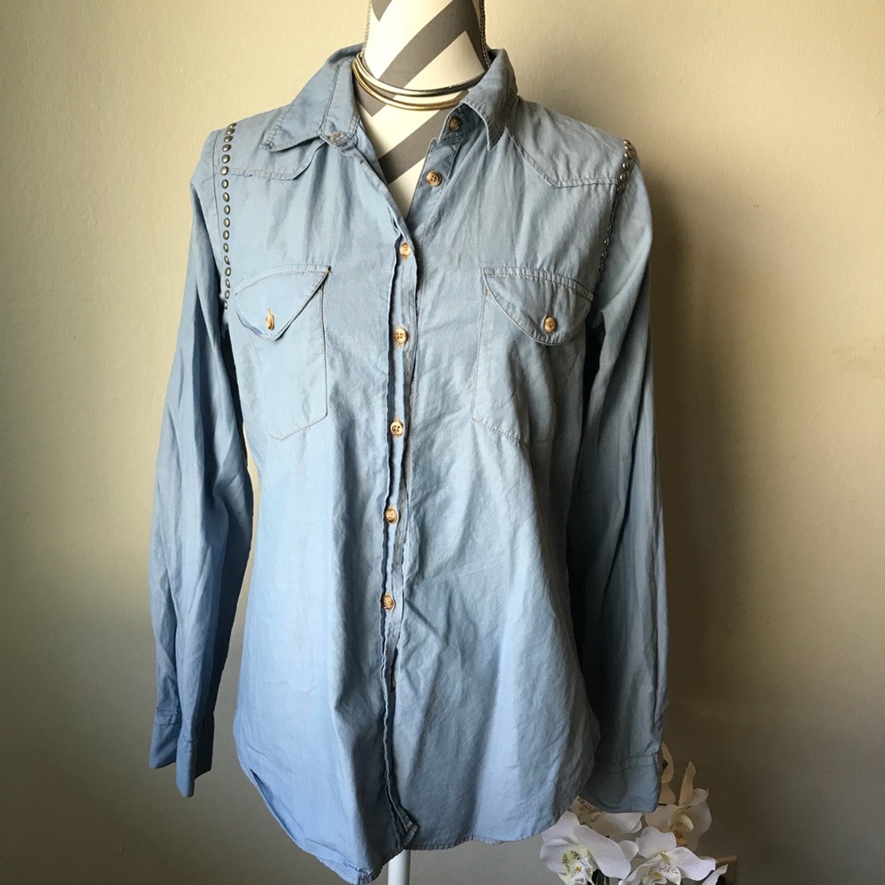 Jachs Women’s Blue Studded Button Down Top Size L
